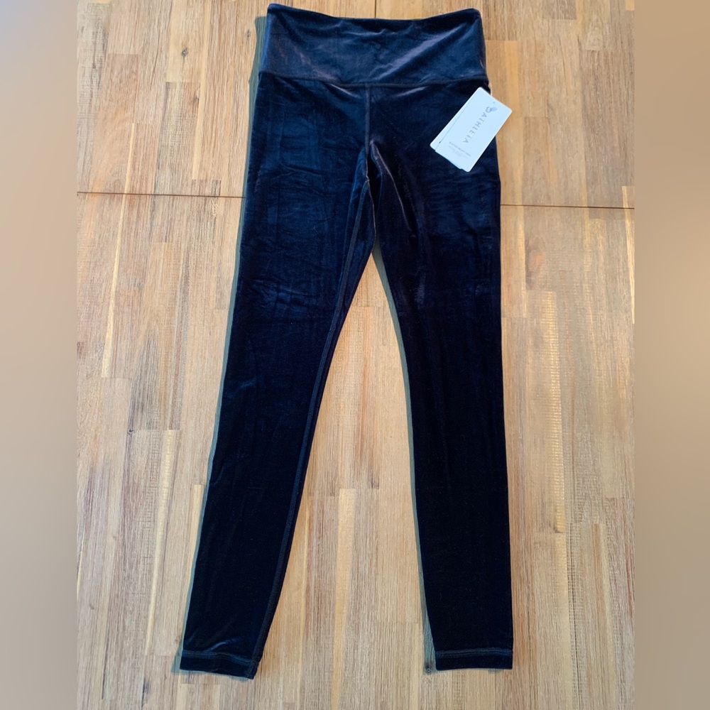 Athleta Elation Velvet tight Leggings size S New with tag Black